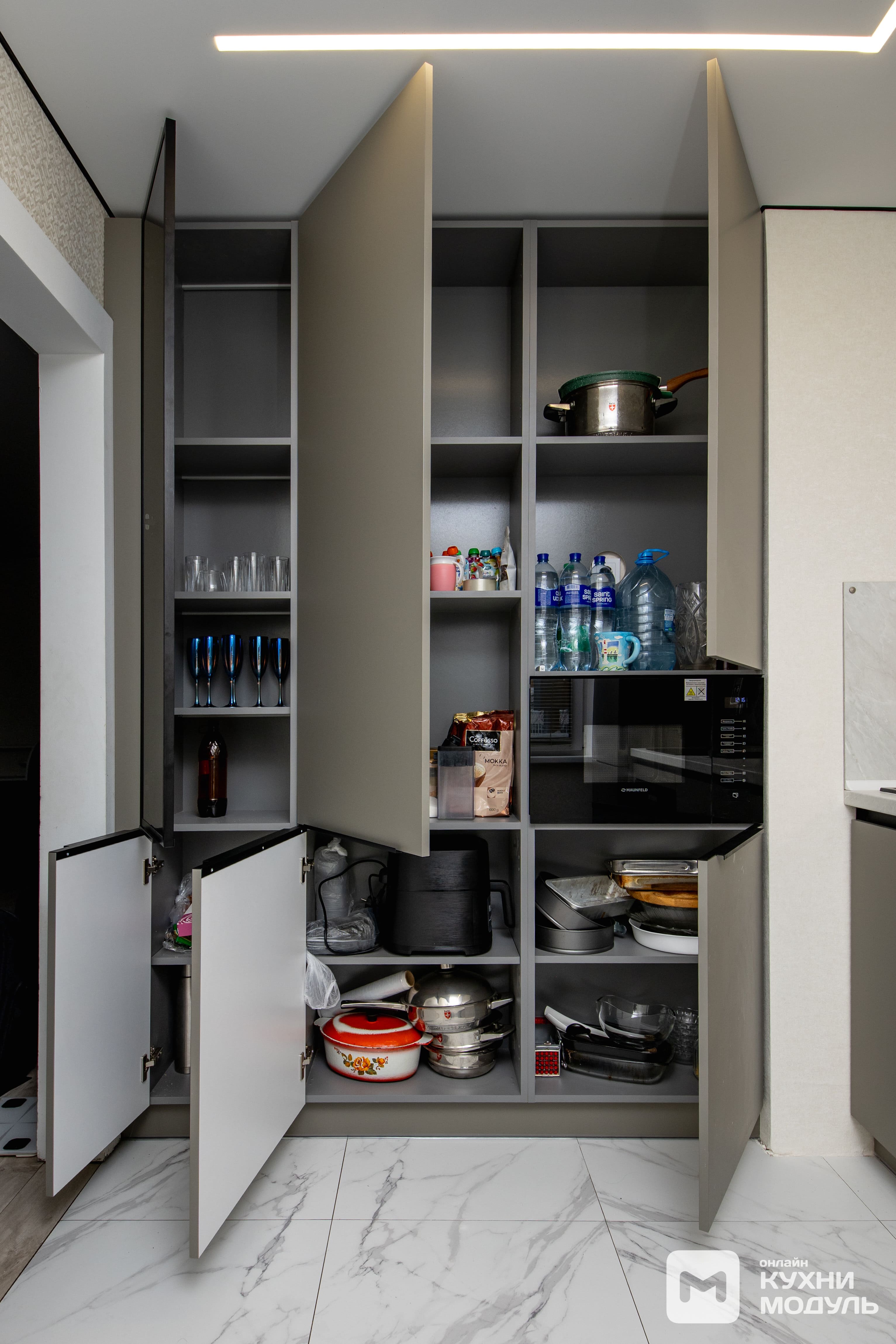 Угловая современная модульная кухня серо-коричневого цвета от Модуль онлайн