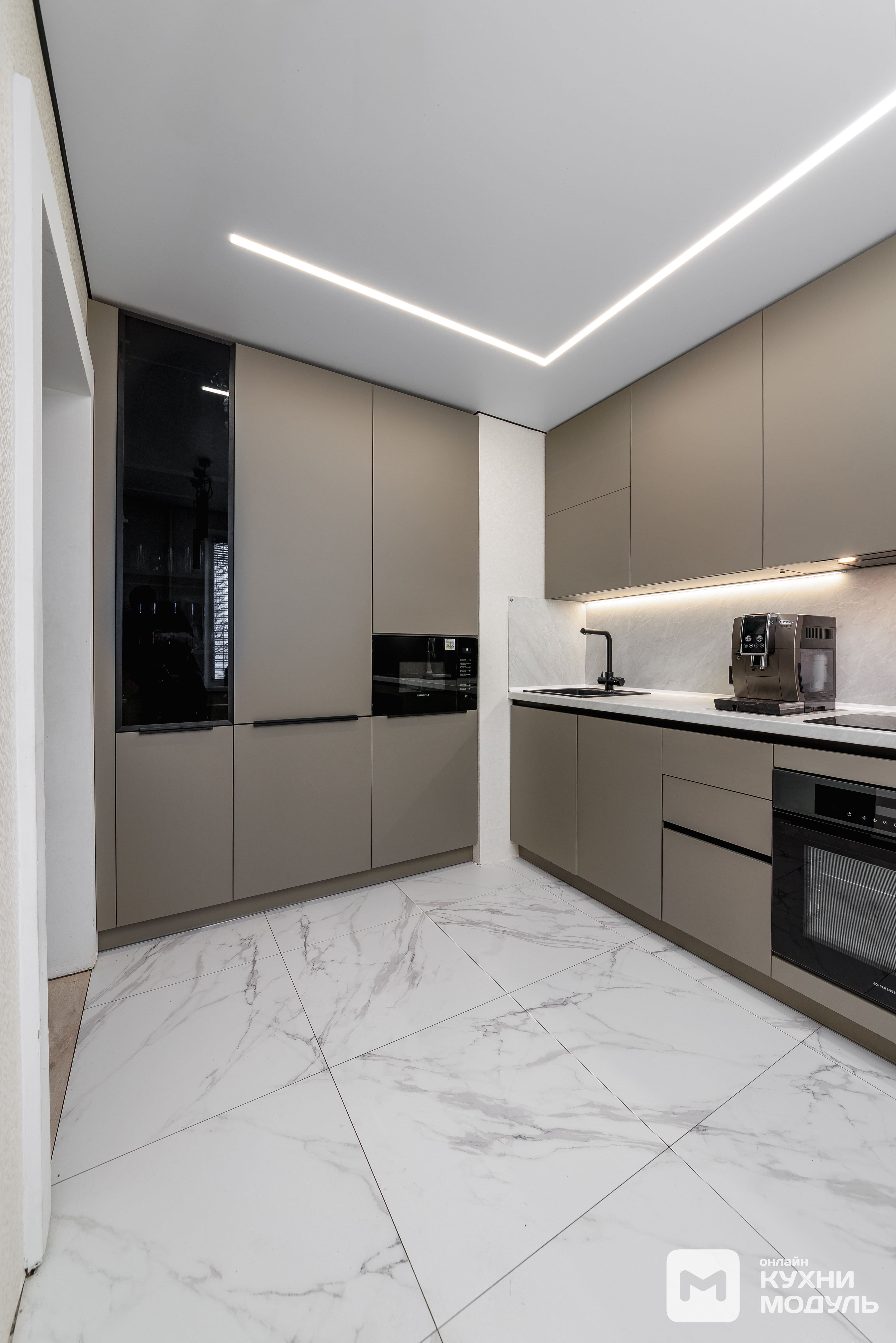 Угловая современная модульная кухня серо-коричневого цвета от Модуль онлайн